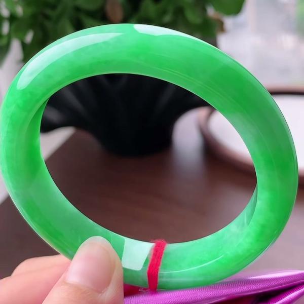 冰种满绿正装手镯